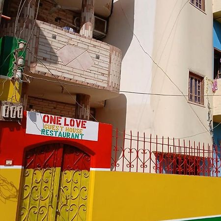 One Love Guesthouse & Restaurant Luksor Dış mekan fotoğraf