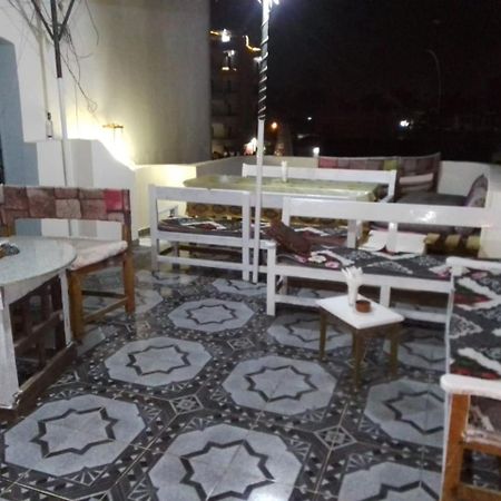One Love Guesthouse & Restaurant Luksor Dış mekan fotoğraf