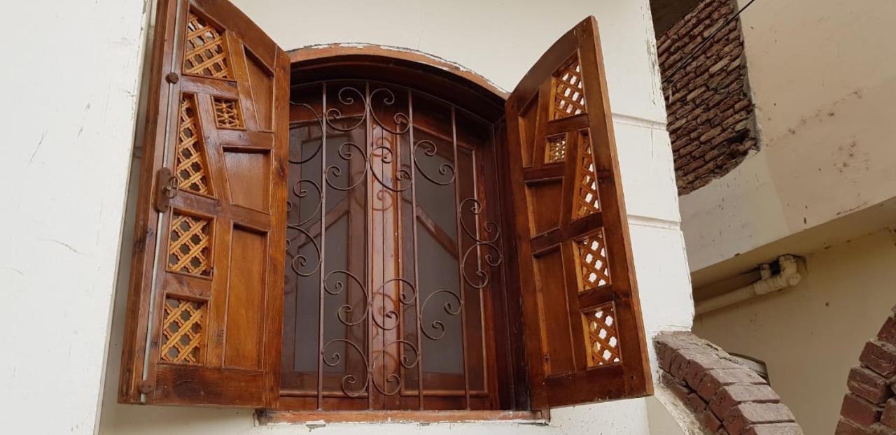 One Love Guesthouse & Restaurant Luksor Dış mekan fotoğraf