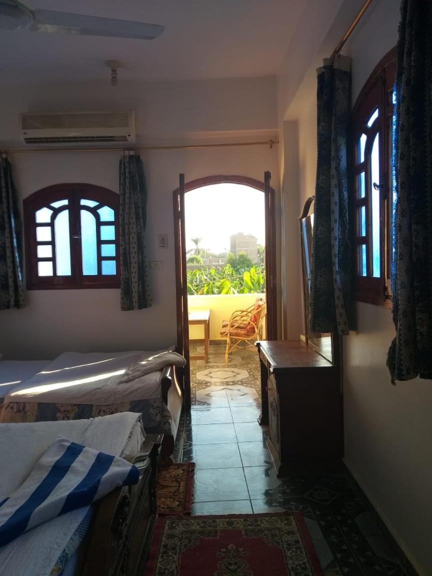 One Love Guesthouse & Restaurant Luksor Dış mekan fotoğraf