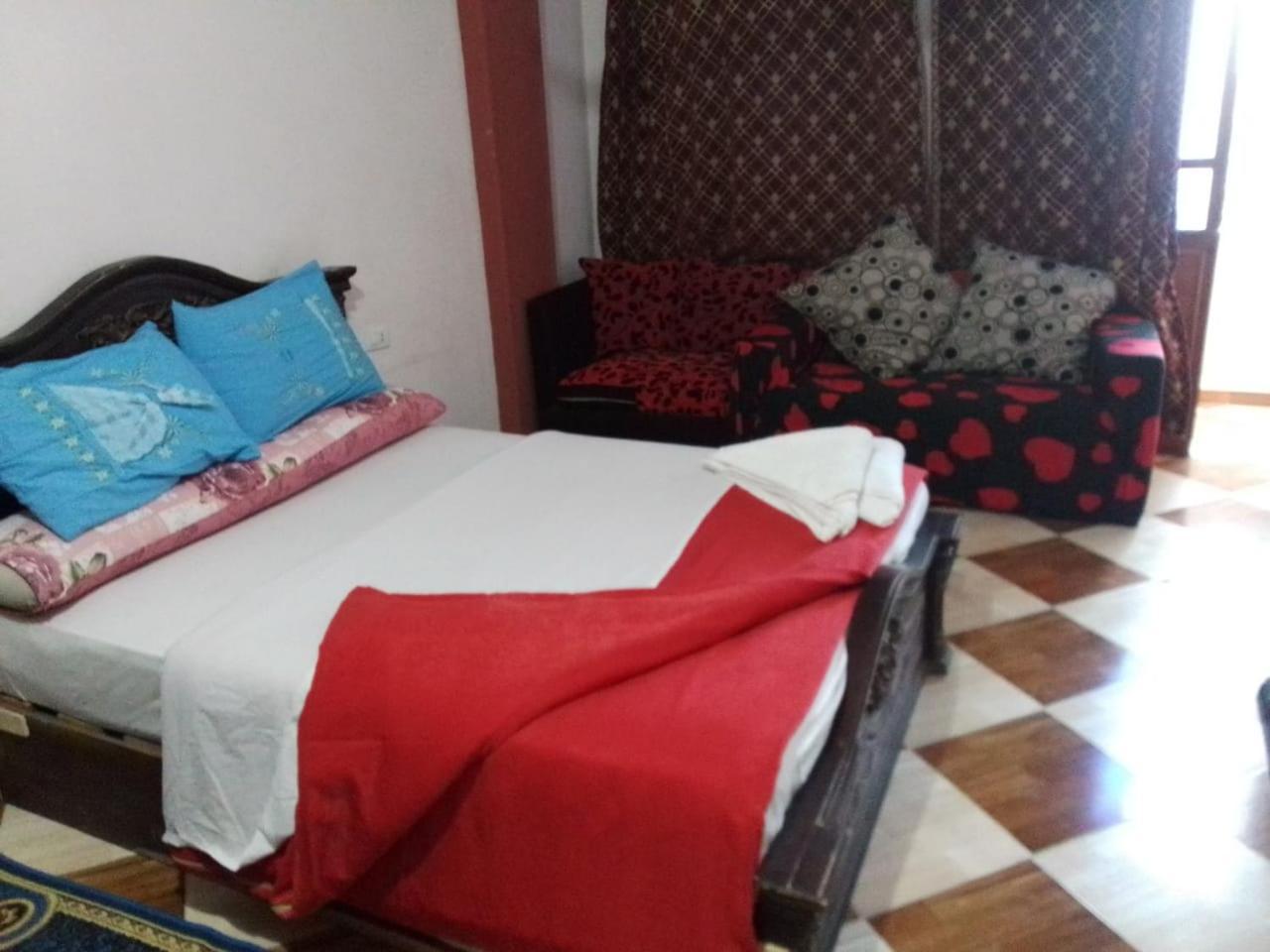 One Love Guesthouse & Restaurant Luksor Dış mekan fotoğraf