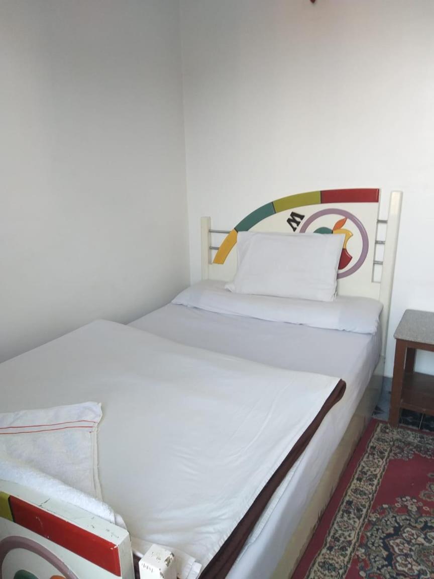 One Love Guesthouse & Restaurant Luksor Dış mekan fotoğraf