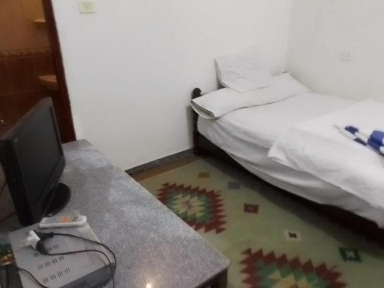 One Love Guesthouse & Restaurant Luksor Dış mekan fotoğraf