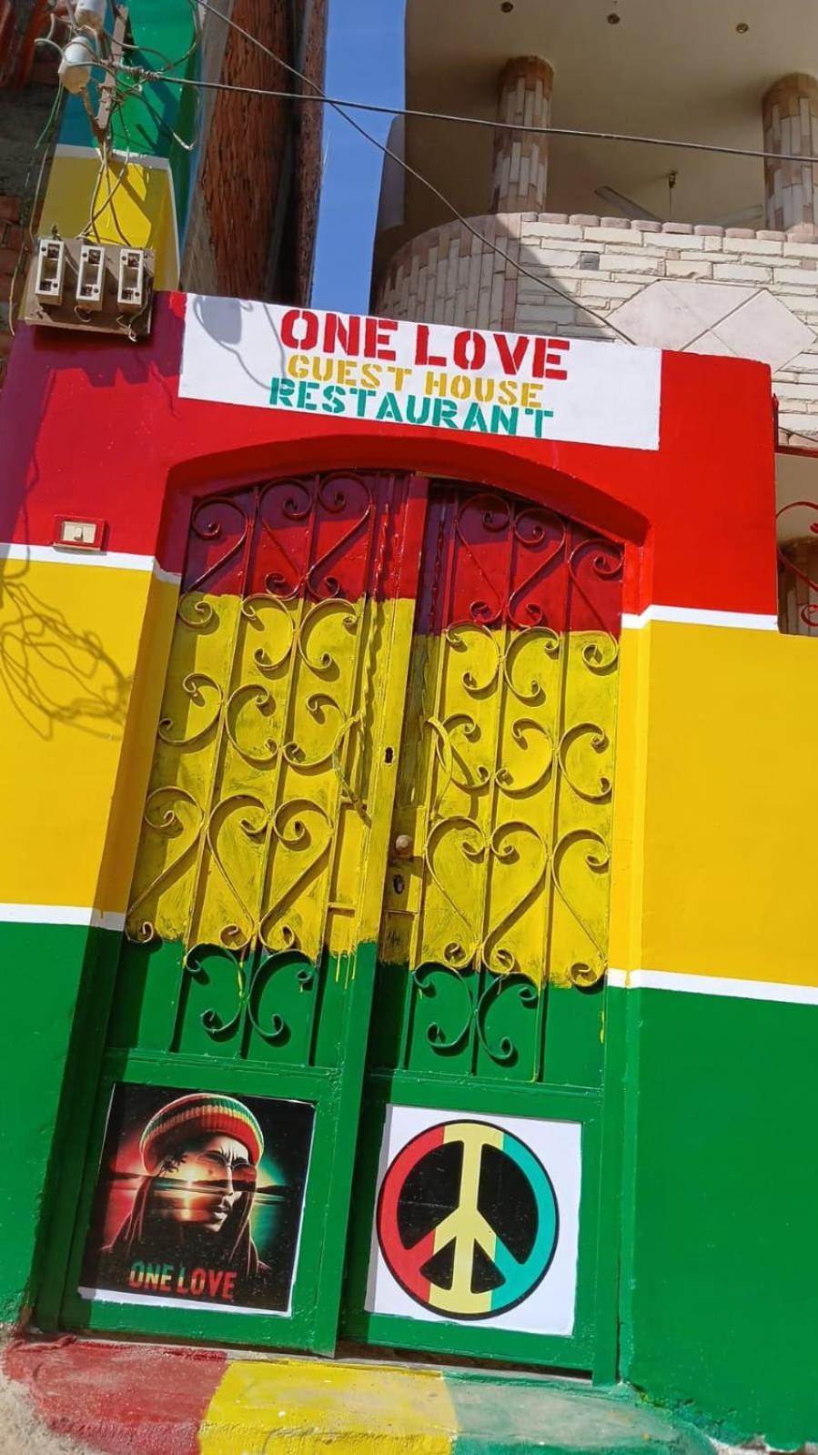 One Love Guesthouse & Restaurant Luksor Dış mekan fotoğraf