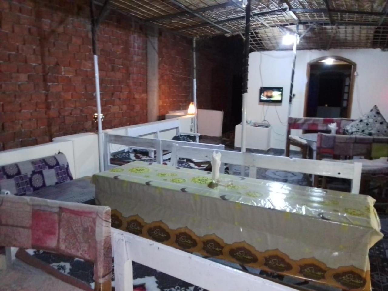 One Love Guesthouse & Restaurant Luksor Dış mekan fotoğraf