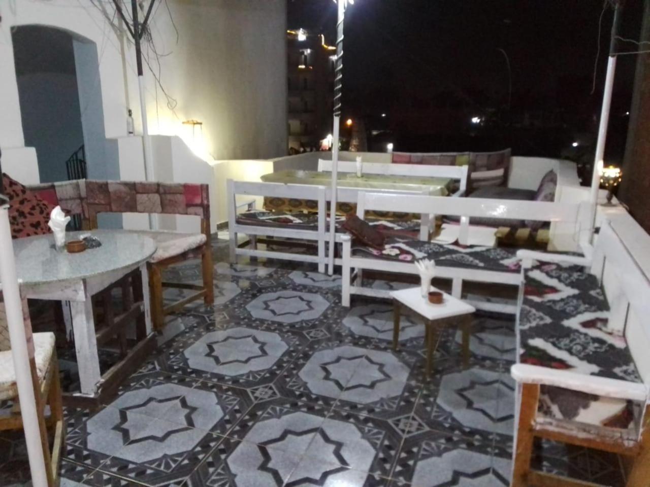 One Love Guesthouse & Restaurant Luksor Dış mekan fotoğraf