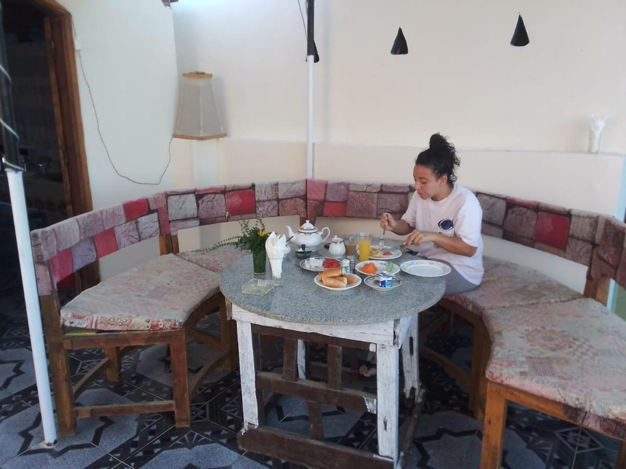 One Love Guesthouse & Restaurant Luksor Dış mekan fotoğraf