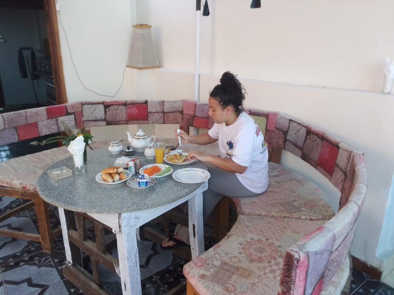 One Love Guesthouse & Restaurant Luksor Dış mekan fotoğraf